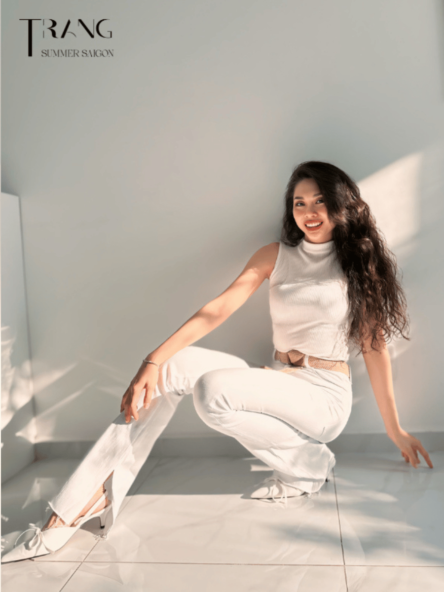 DECEM HIGH WAIST WHITE FLARE TROUSERS - QUẦN JEANS ỐNG LOE LƯNG CAO CO GIÃN