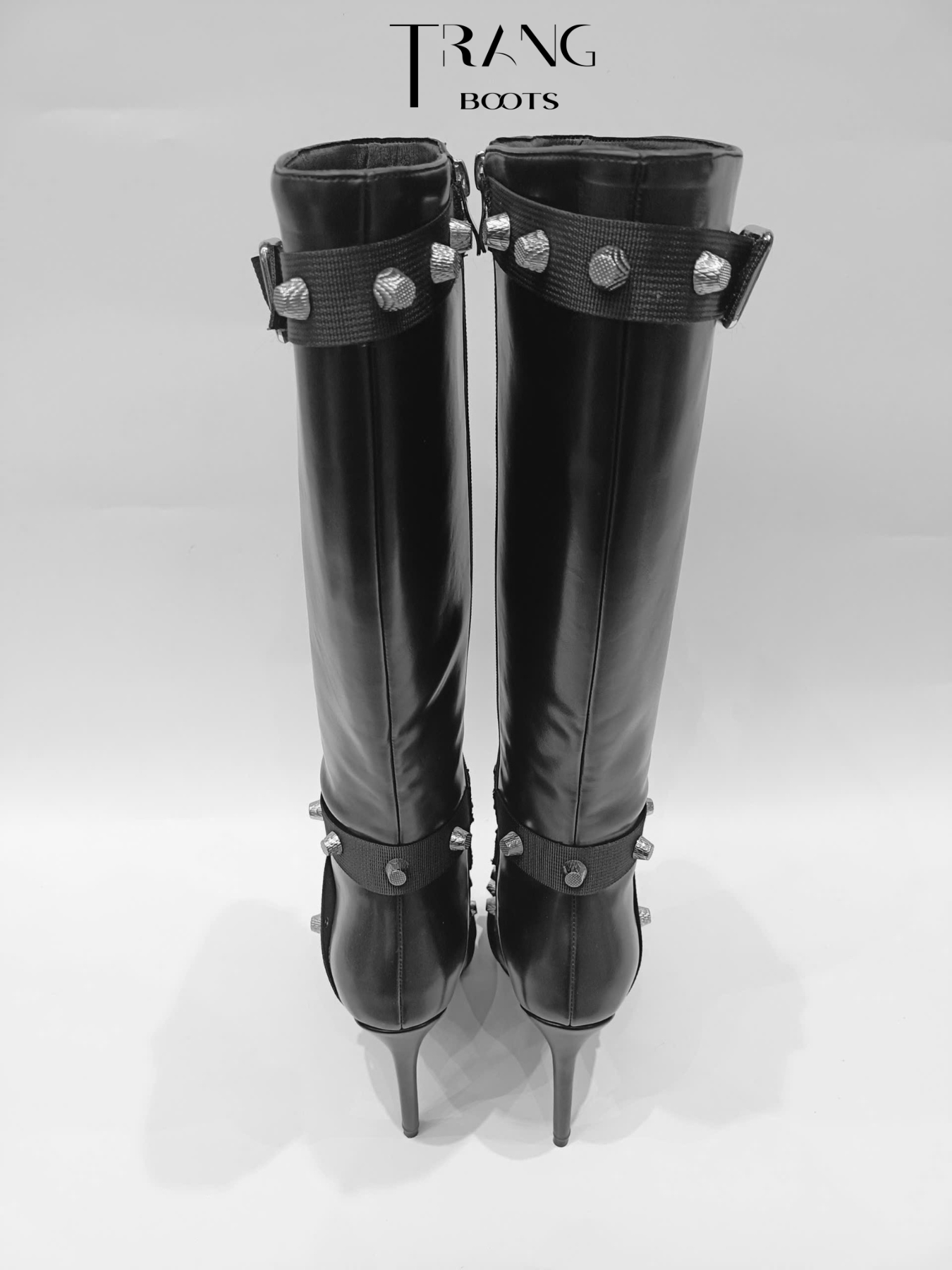 KNEE BOOTS MŨI NHỌN ĐÍNH HOẠ TIẾT CÁ TÍNH MÀU ĐEN