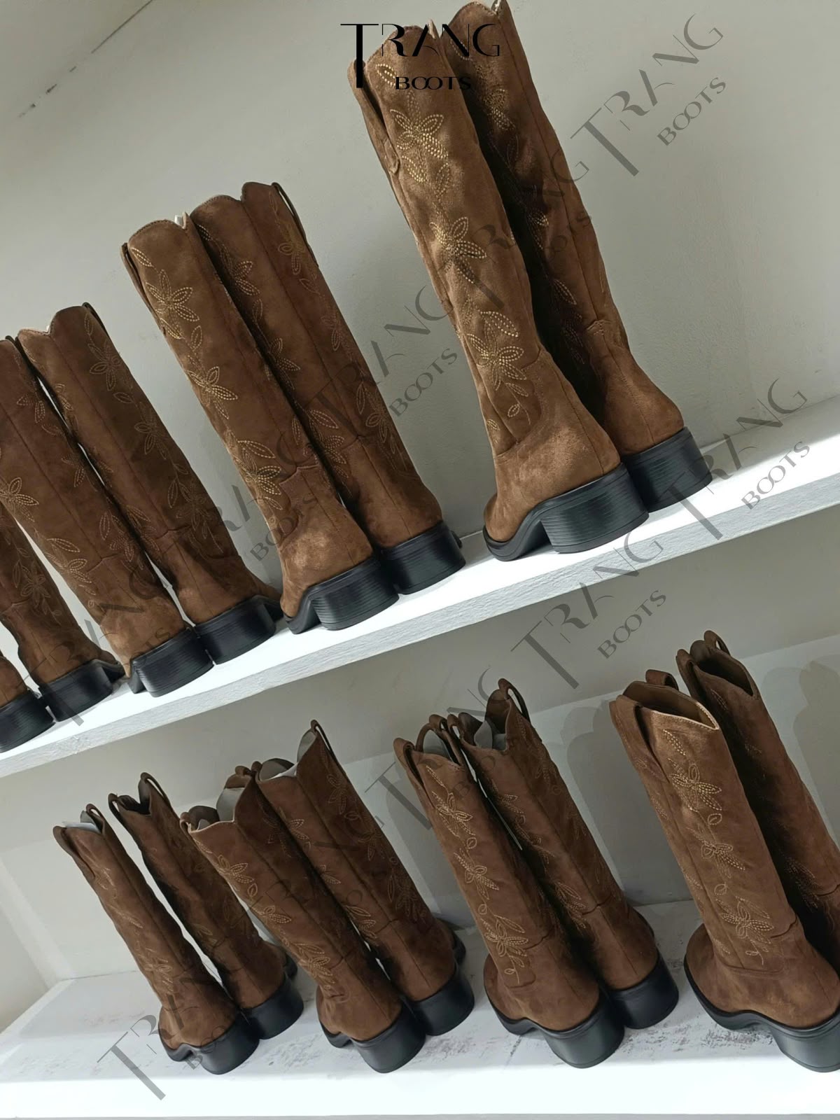 EMBROIDERED SUEDE KNEE-HIGH BOOTS LEFTIES - Boots Gối Da Lộn Nâu Thêu Hoa