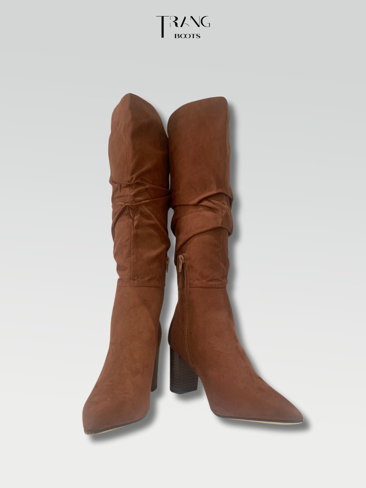 KNEE BOOTS SUEDE BROWN - KNEE BOOTS MŨI NHỌN DA LỘN ĐẾ TRỤ PHOM NHÚN NÂU