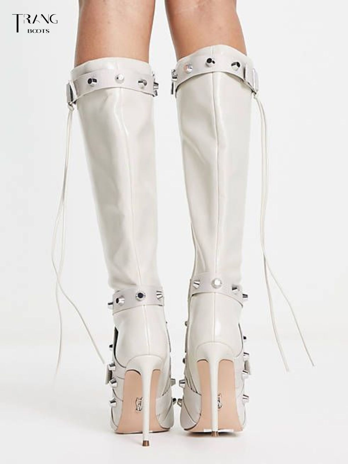 KNEE BOOTS MŨI NHỌN ĐÍNH HOẠ TIẾT CÁ TÍNH MÀU TRẮNG