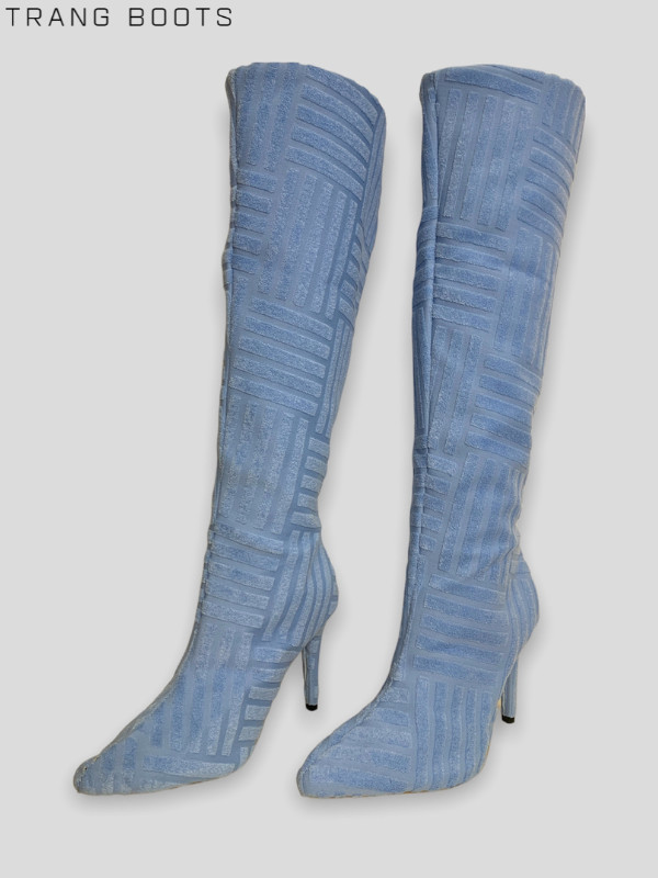 KNEE BOOTS MŨI NHỌN VẢI NỔI GÓT NHỌN