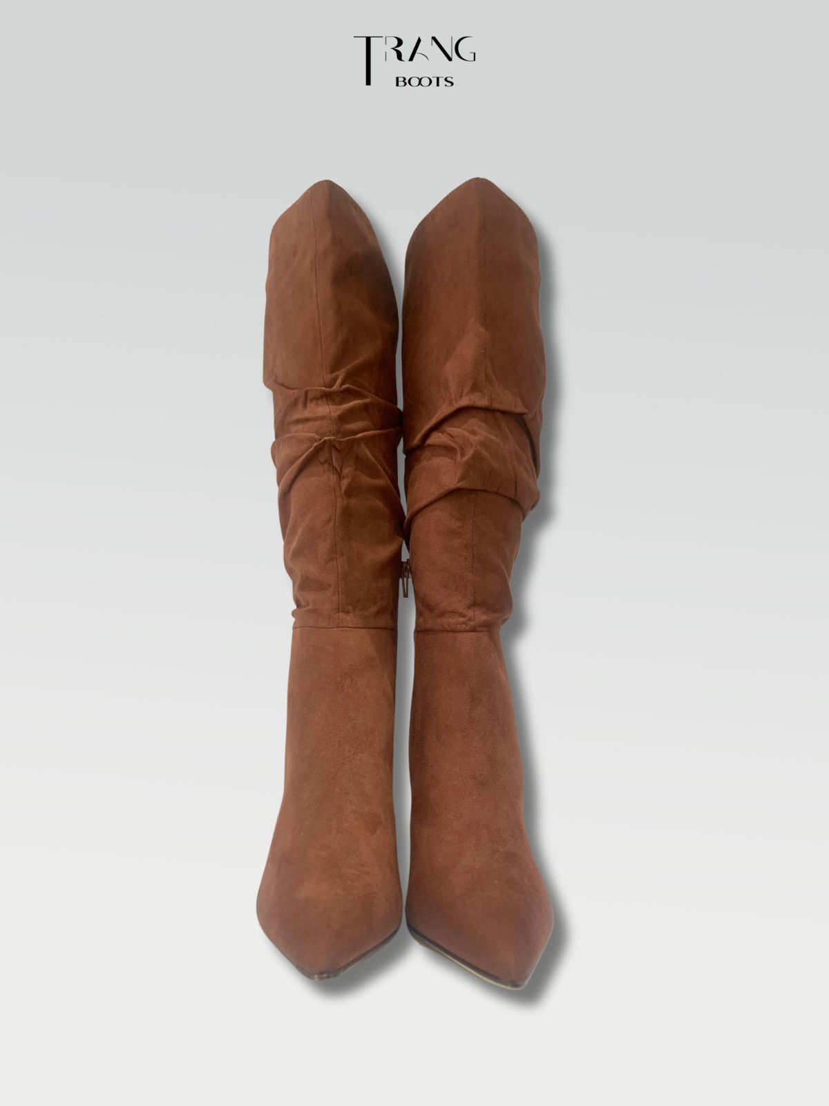 KNEE BOOTS SUEDE BROWN - KNEE BOOTS MŨI NHỌN DA LỘN ĐẾ TRỤ PHOM NHÚN NÂU