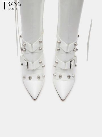 KNEE BOOTS MŨI NHỌN ĐÍNH HOẠ TIẾT CÁ TÍNH MÀU TRẮNG