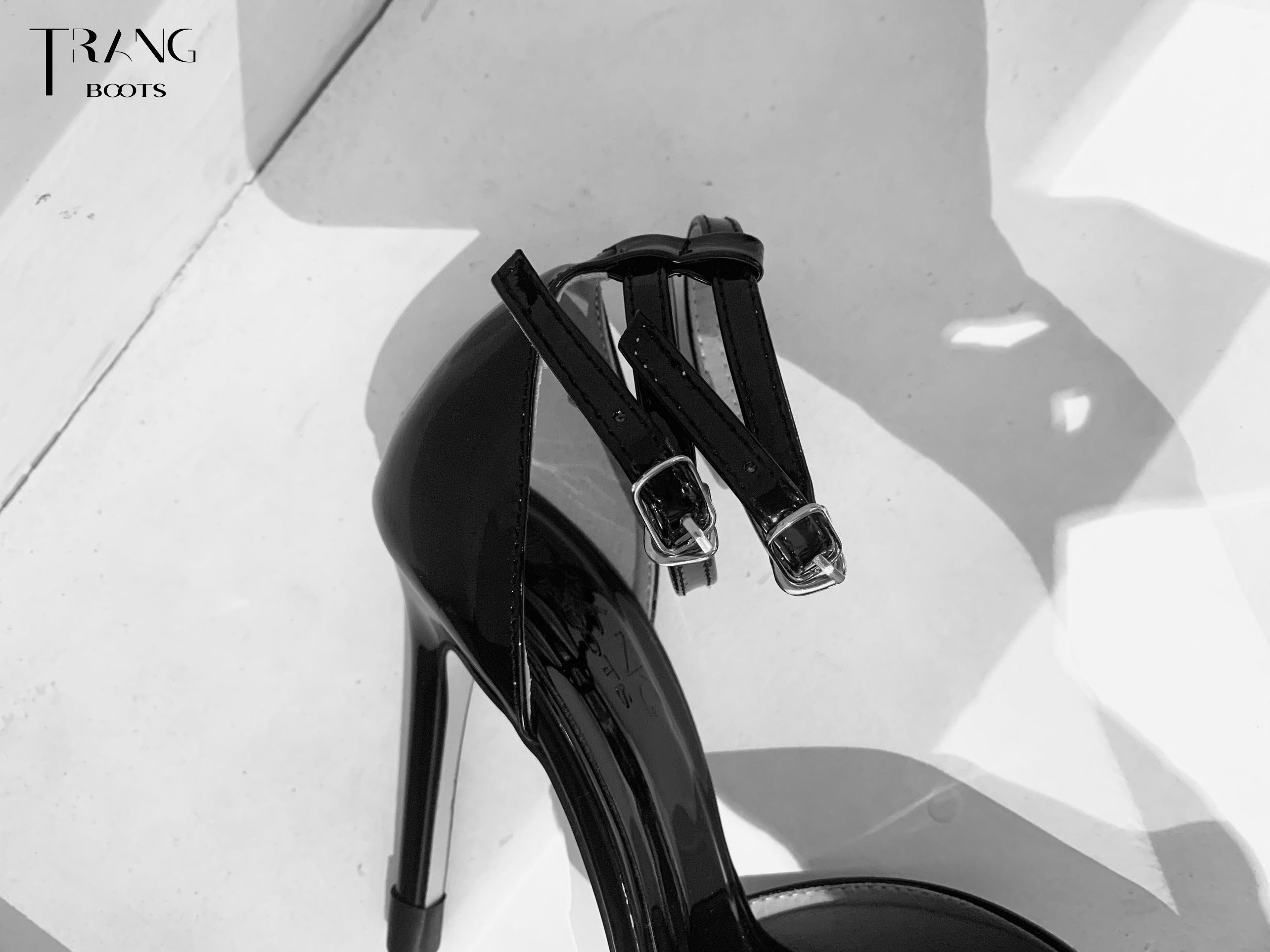 GIÀY CAO GÓT MŨI NHỌN QUEEN PHIÊN BẢN 2.0 ĐEN