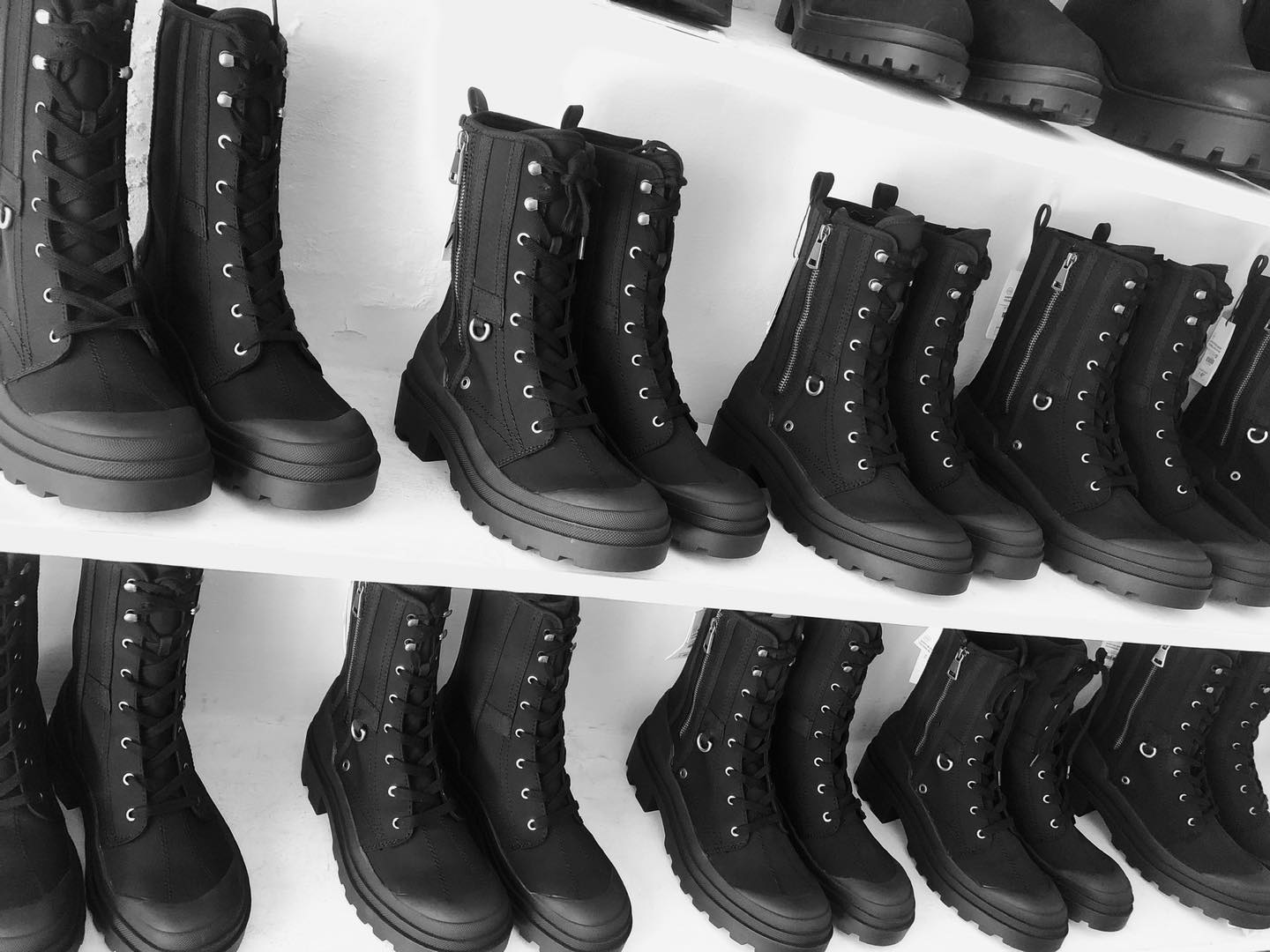 COMBAT BOOTS BLACK ZIPPERS - BOOTS VẢI CỔ NGẮN CÀI KHÓA KÉO