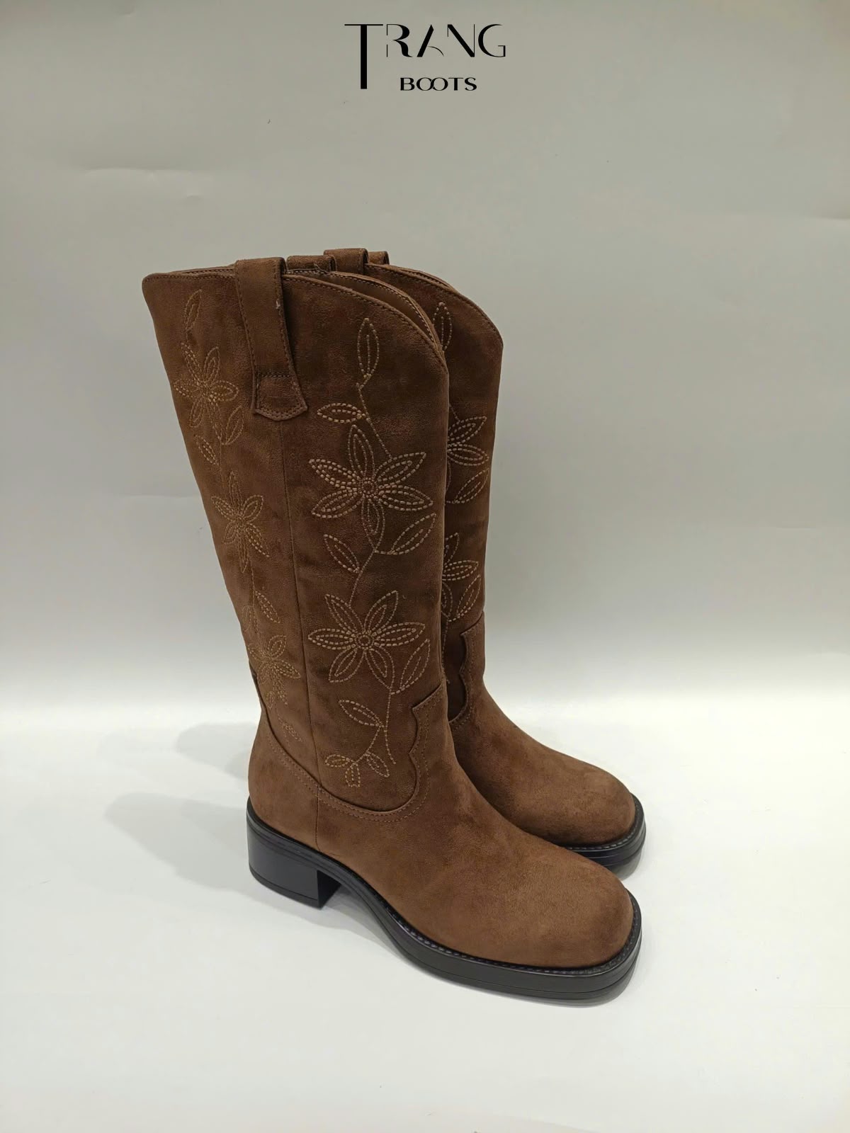 EMBROIDERED SUEDE KNEE-HIGH BOOTS LEFTIES - Boots Gối Da Lộn Nâu Thêu Hoa