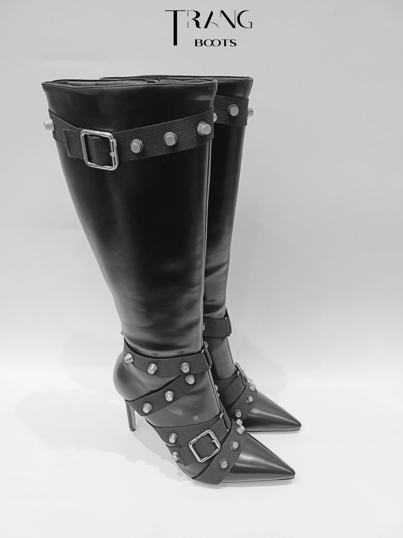 KNEE BOOTS MŨI NHỌN ĐÍNH HOẠ TIẾT CÁ TÍNH MÀU ĐEN