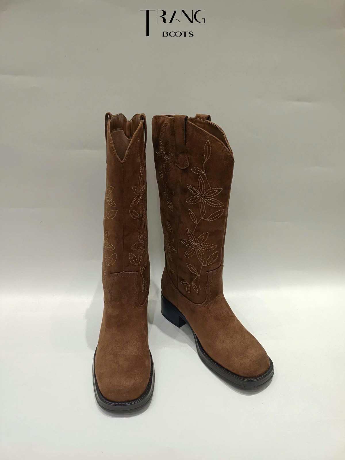 EMBROIDERED SUEDE KNEE-HIGH BOOTS LEFTIES - Boots Gối Da Lộn Nâu Thêu Hoa