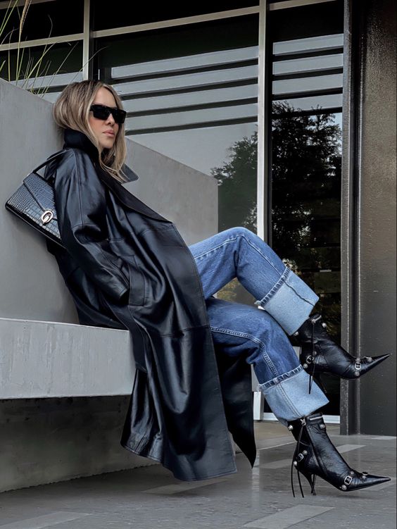 KNEE BOOTS MŨI NHỌN ĐÍNH ĐÁ CÁ TÍNH MÀU TRẮNG