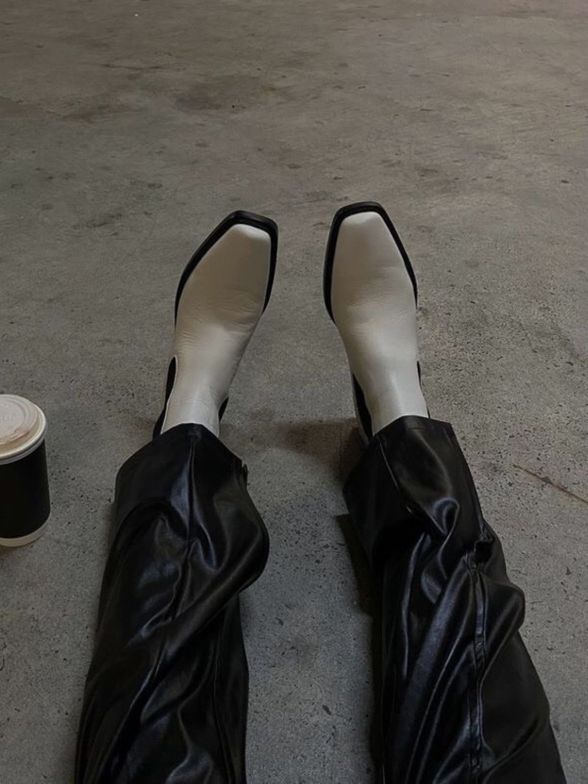 FOAL WHITE LEATHER CHELSEA BOOTS - BOOTS CHELSEA TRẮNG FOAL DA THẬT