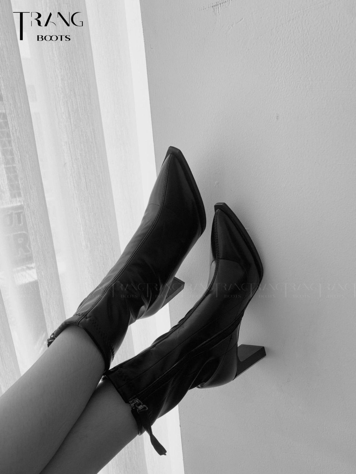 ANKLE BOOTS MŨI NHỌN DA MỜ MÀU ĐEN