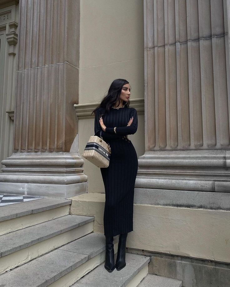 ANKLE BOOTS MŨI NHỌN DA MỜ MÀU ĐEN