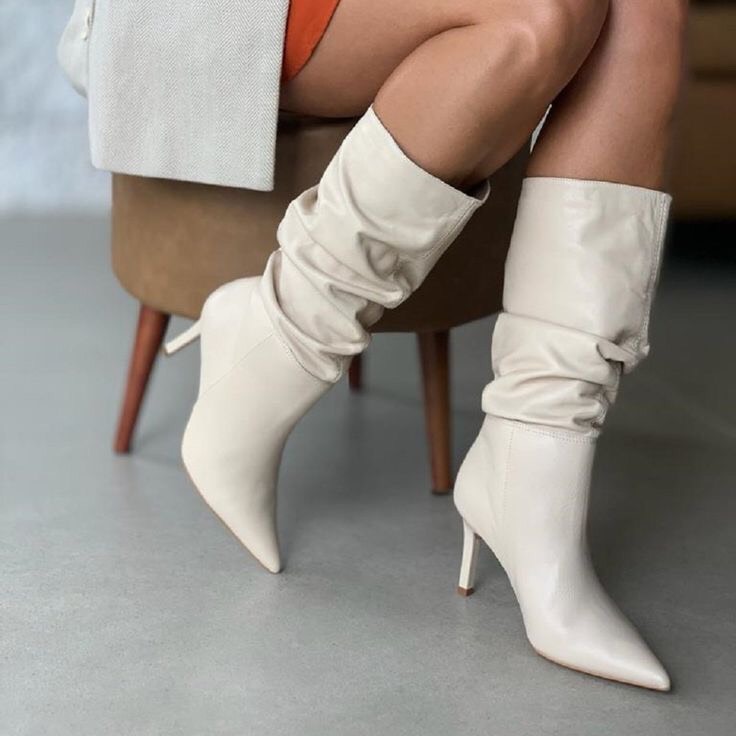 HIGH HEELS BOOTS CỔ CAO CAO GÓT MÀU TRẮNG DÁNG NHÚN THỜI TRANG