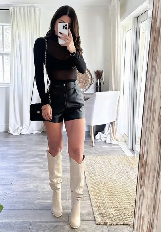 GIÀY BOOTS GỐI CAO BỒI CỔ CHỮ V