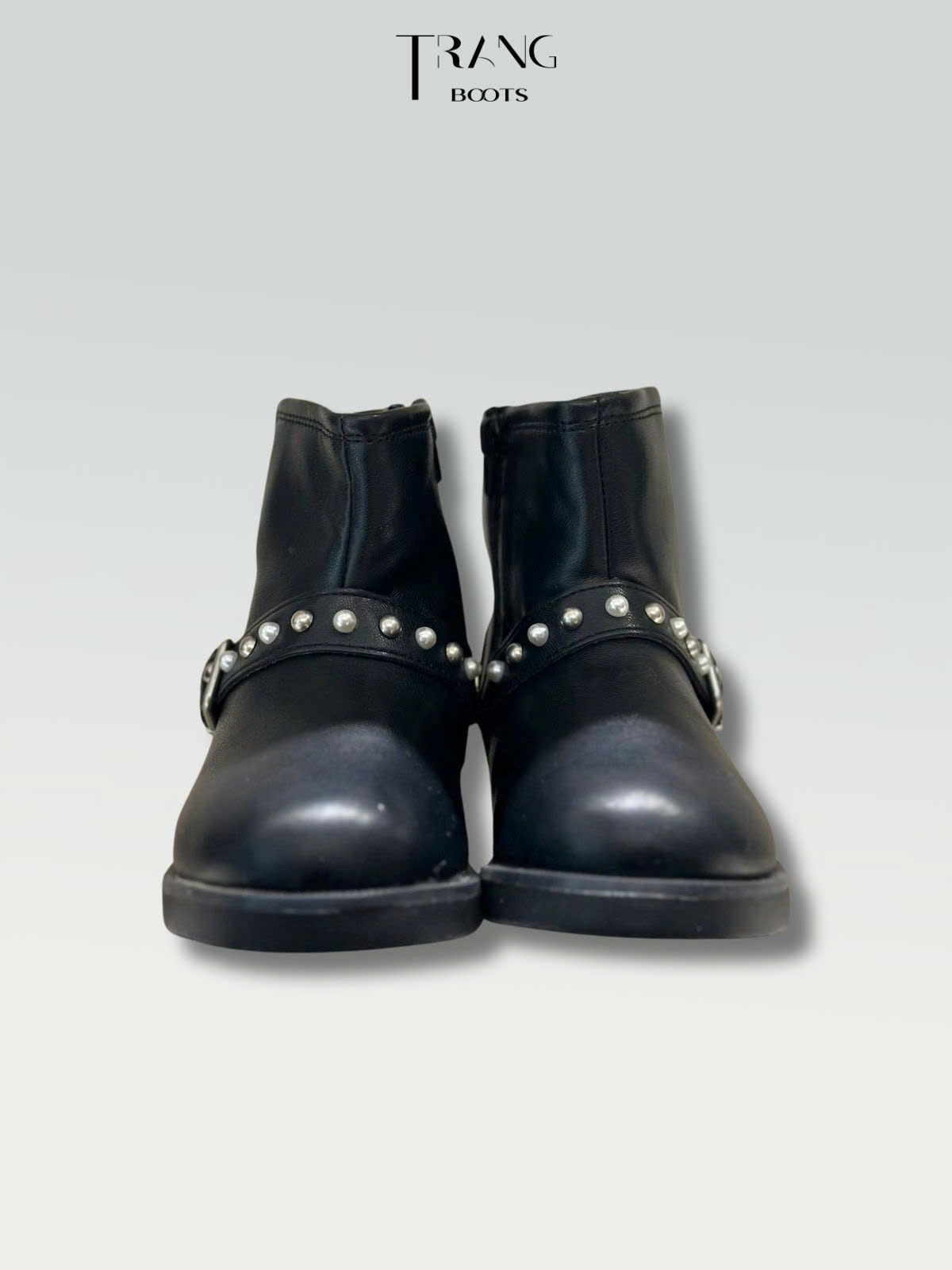 BOOTS TRẺ EM CỔ NGẮN ĐÍNH HỌA TIẾT KHÓA