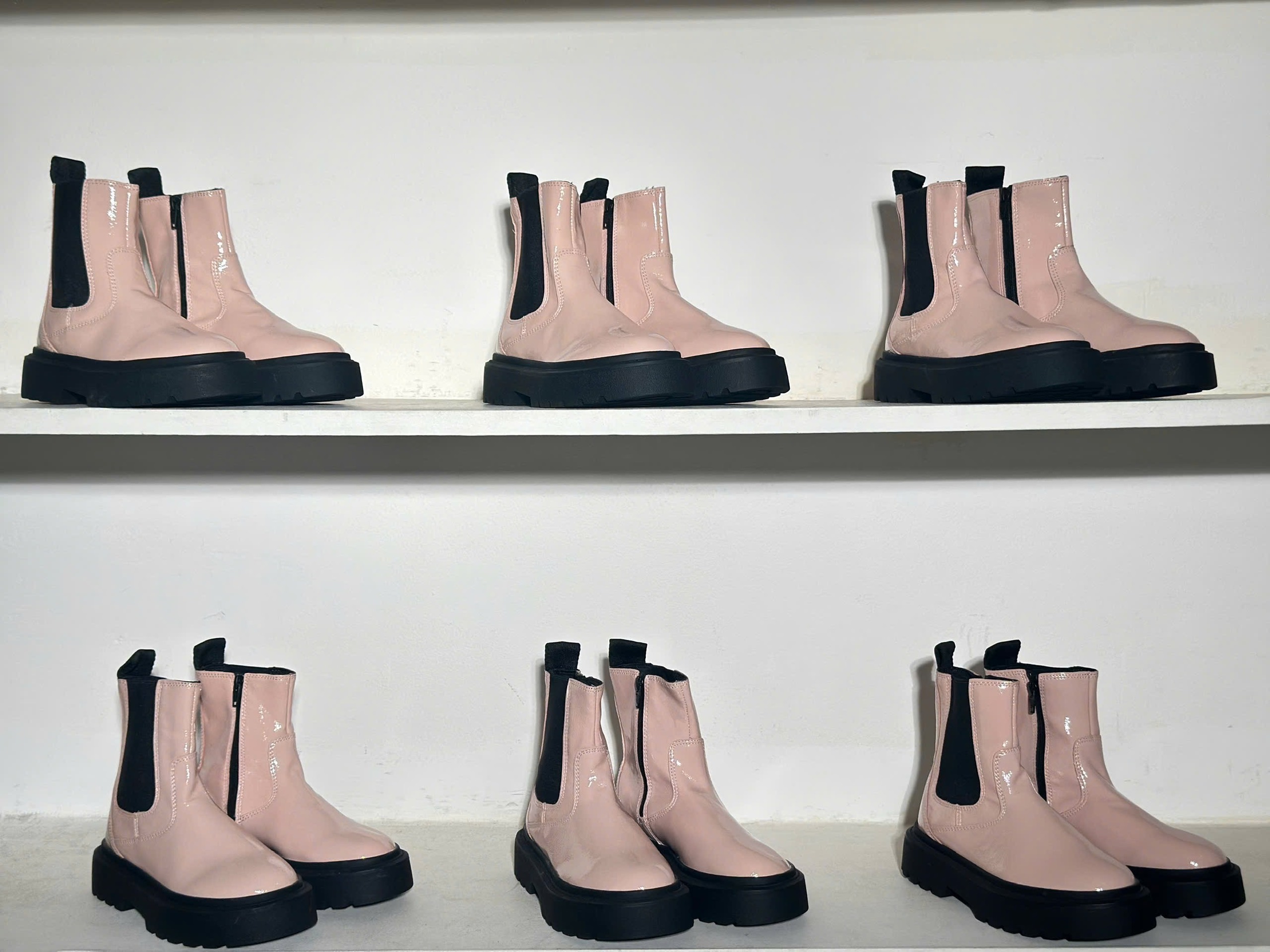 BOOTS TRẺ EM DA BÓNG MÀU HỒNG