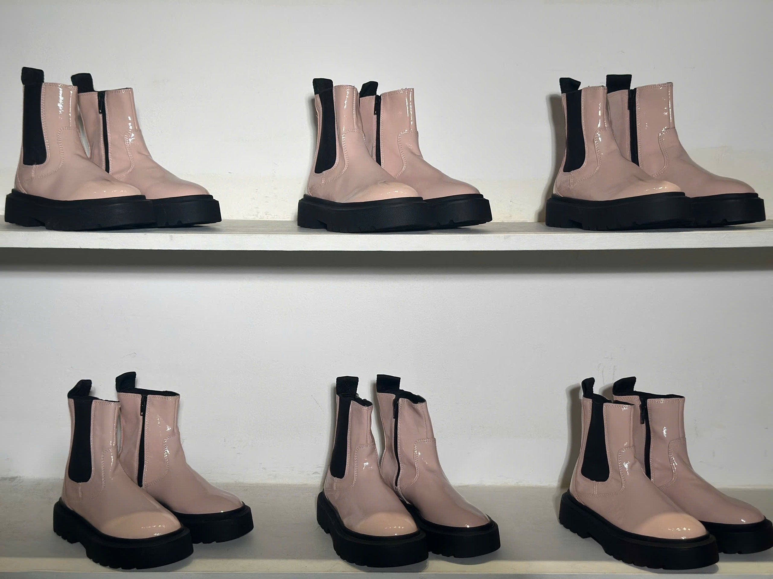 BOOTS TRẺ EM DA BÓNG MÀU HỒNG