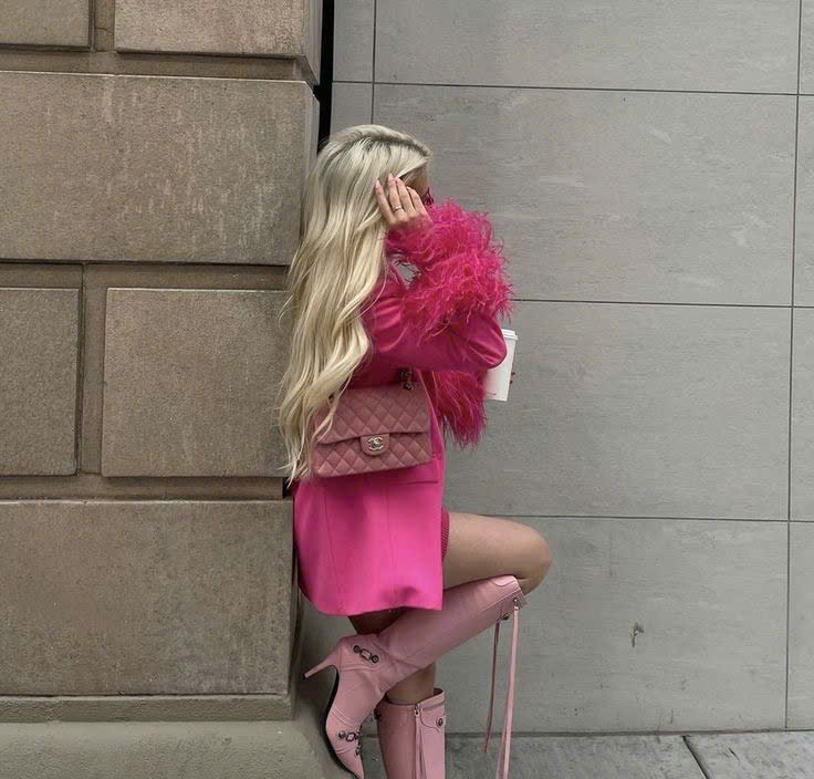 KNEE BOOTS MŨI NHỌN ĐÍNH ĐÁ CÁ TÍNH MÀU HỒNG