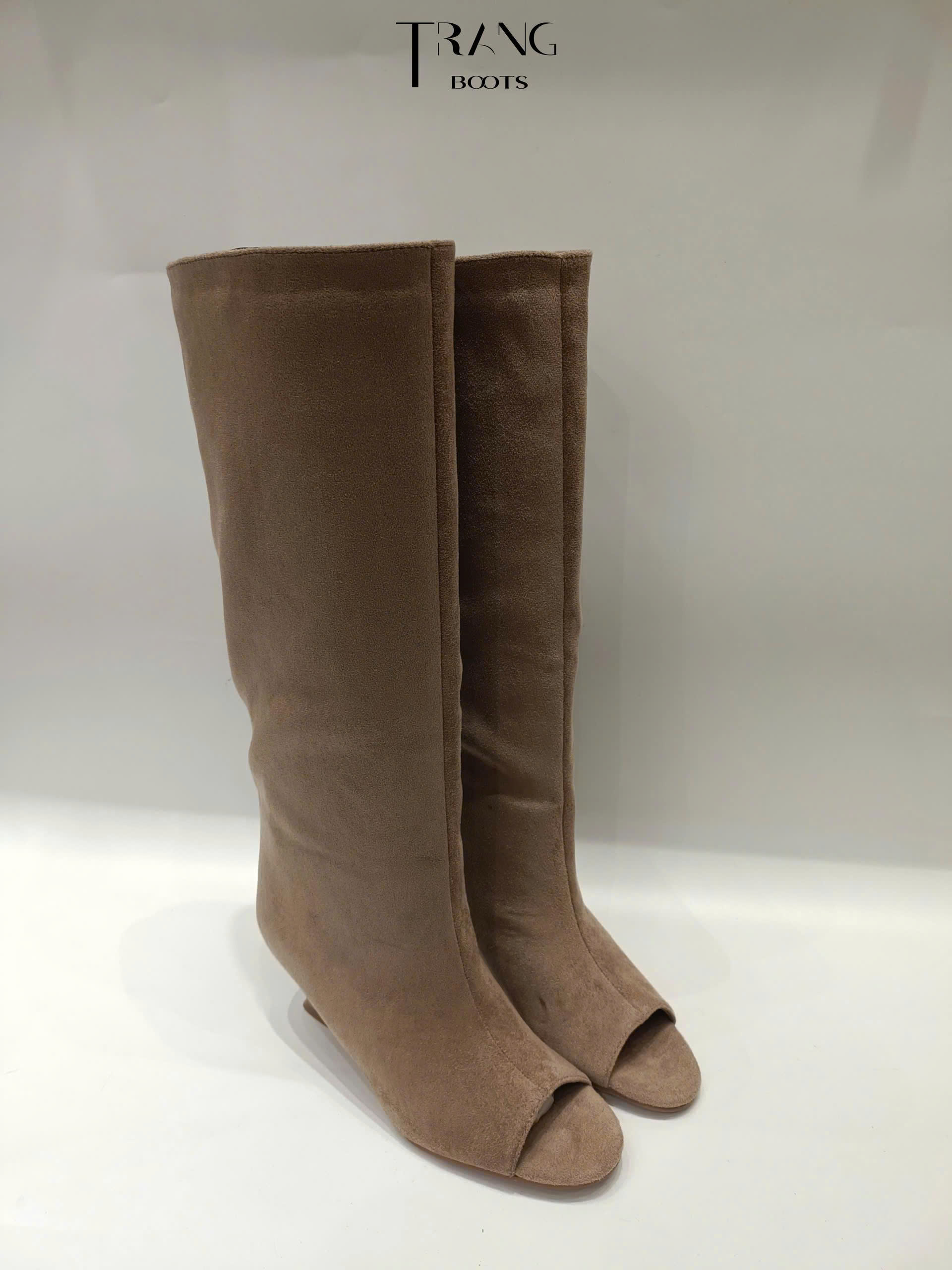 KNEE BOOTS DA LỘN HỞ MŨI GÓT KHUYẾT