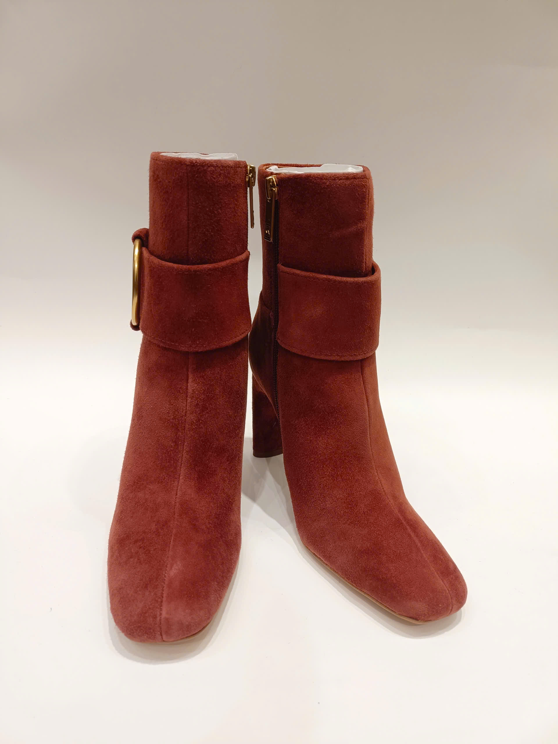 SARTO BY FRANCO SARTO FLEXA ELIA O-RING HARDWARE SUEDE DRESS BOOTIES - BRICK RED- ANKLE BOOTS KHÓA VÒNG ĐỎ GẠCH