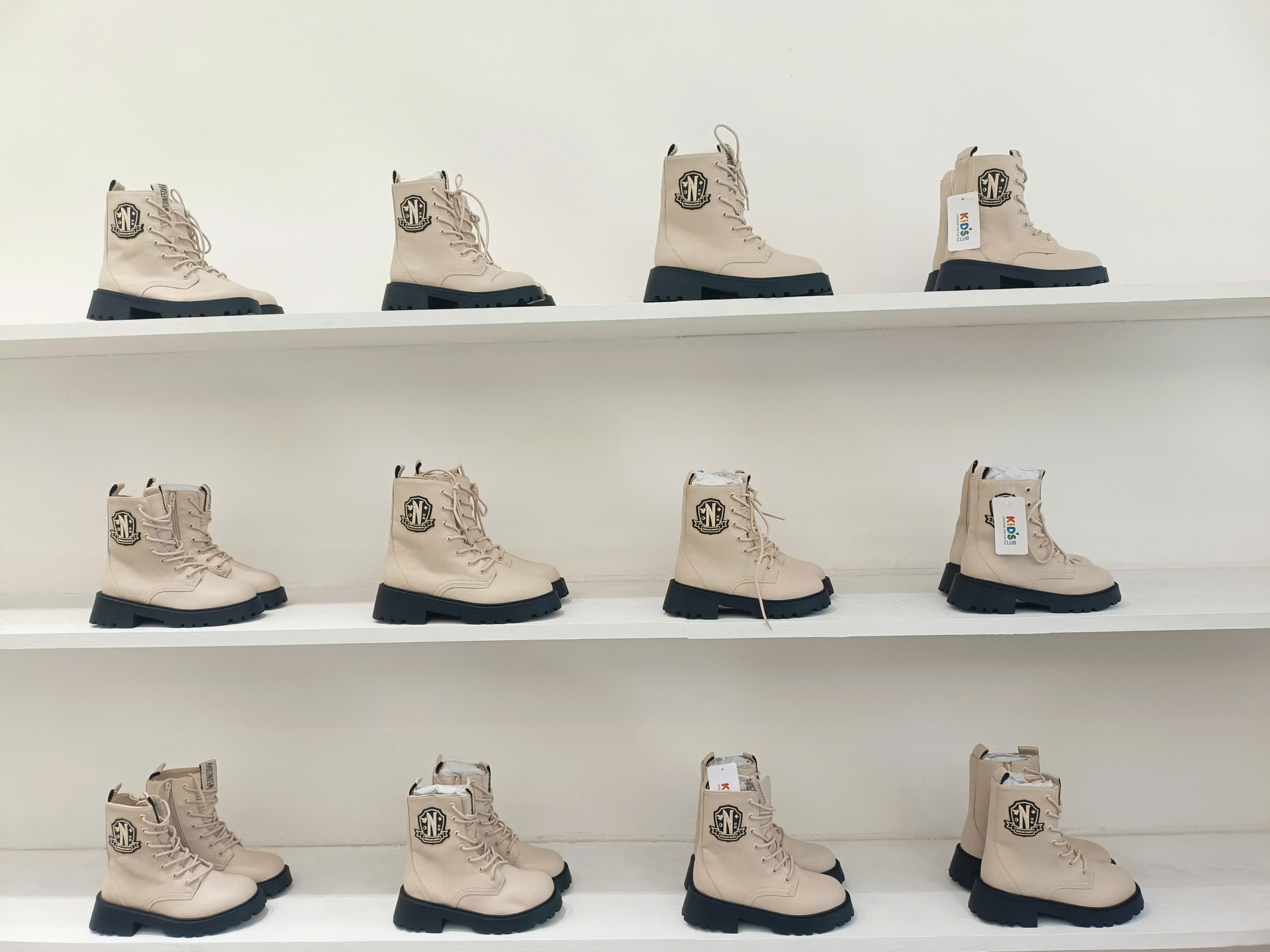 CHELSEA BOOTS MÀU KEM