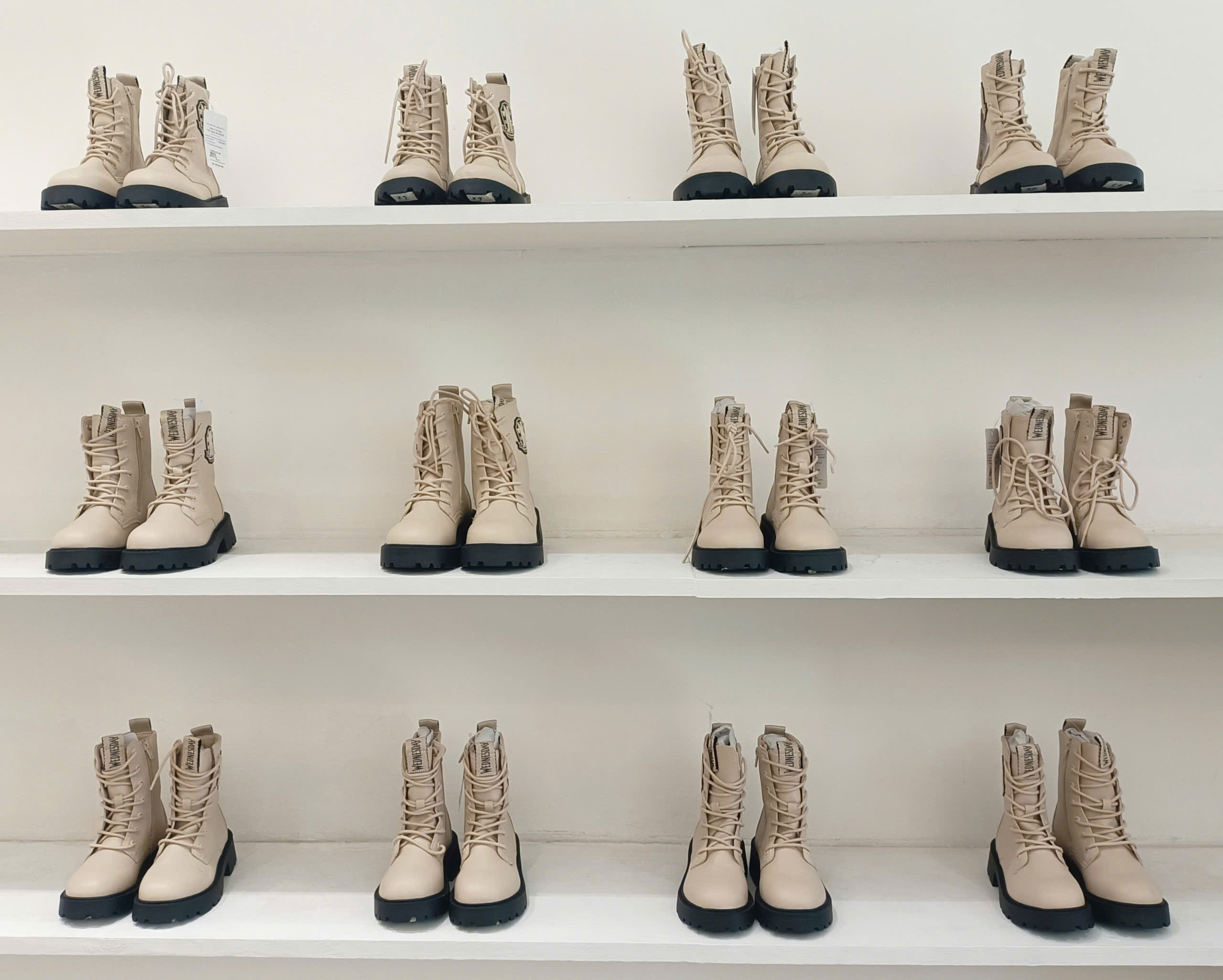 CHELSEA BOOTS MÀU KEM