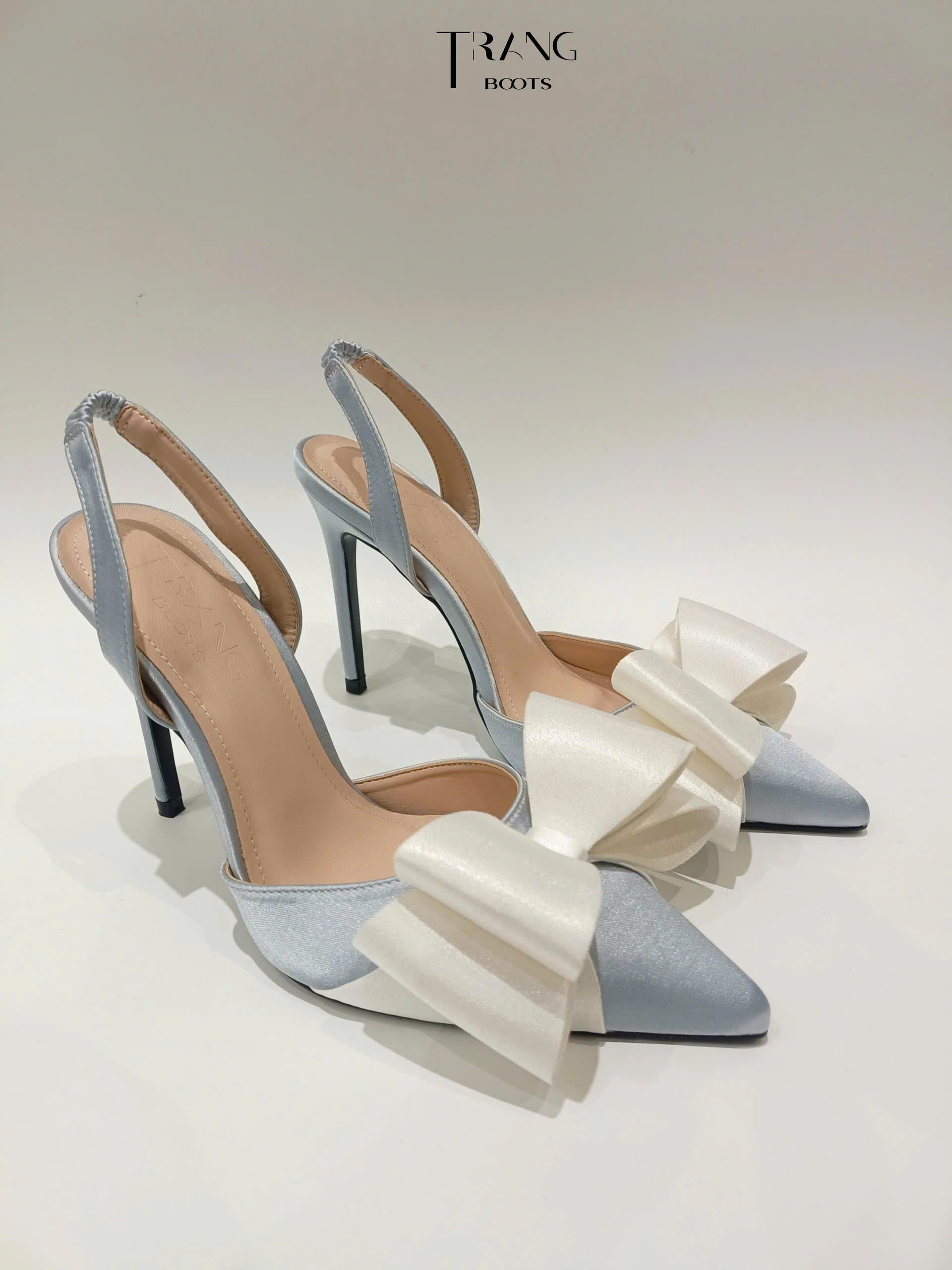 GIÀY CAO GÓT LISA MŨI NHỌN LIGHT GREY PHỐI NƠ TRẮNG SANG TRỌNG PHIÊN BẢN 4.0