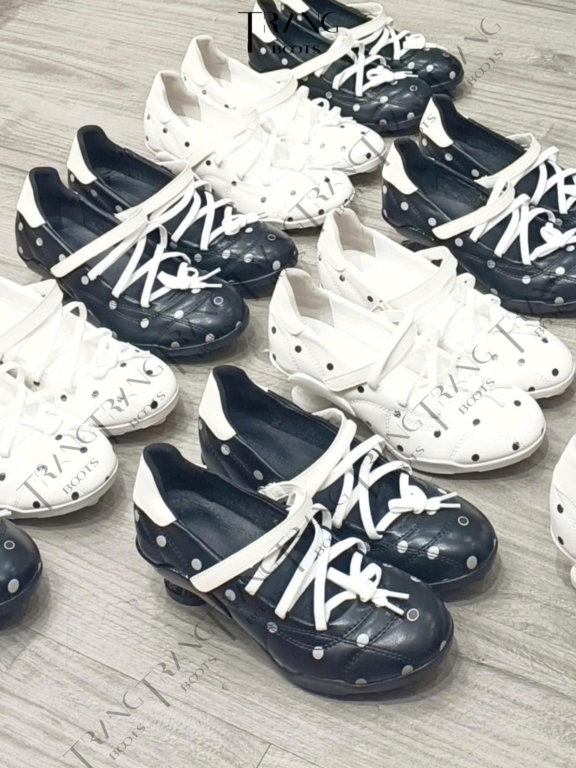 VELOCITY BOW - Élan Racing Muse Mary Jane chấm bi French chic – mũi tròn có quai, phong cách ballet trẻ trung, gót điêu khắc thời thượng.