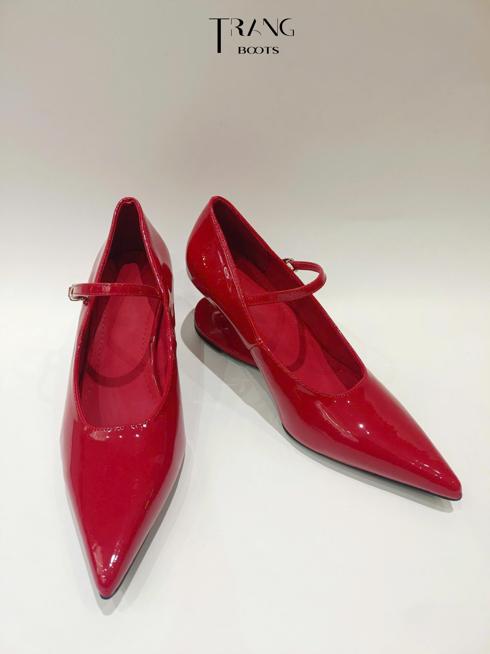 SILVER MIST- Élan Racing Muse Mary Jane mũi nhọn retro French chic – quai cài thanh mảnh, gót treo điêu khắc, form da cao cấp tôn dáng sang trọng.