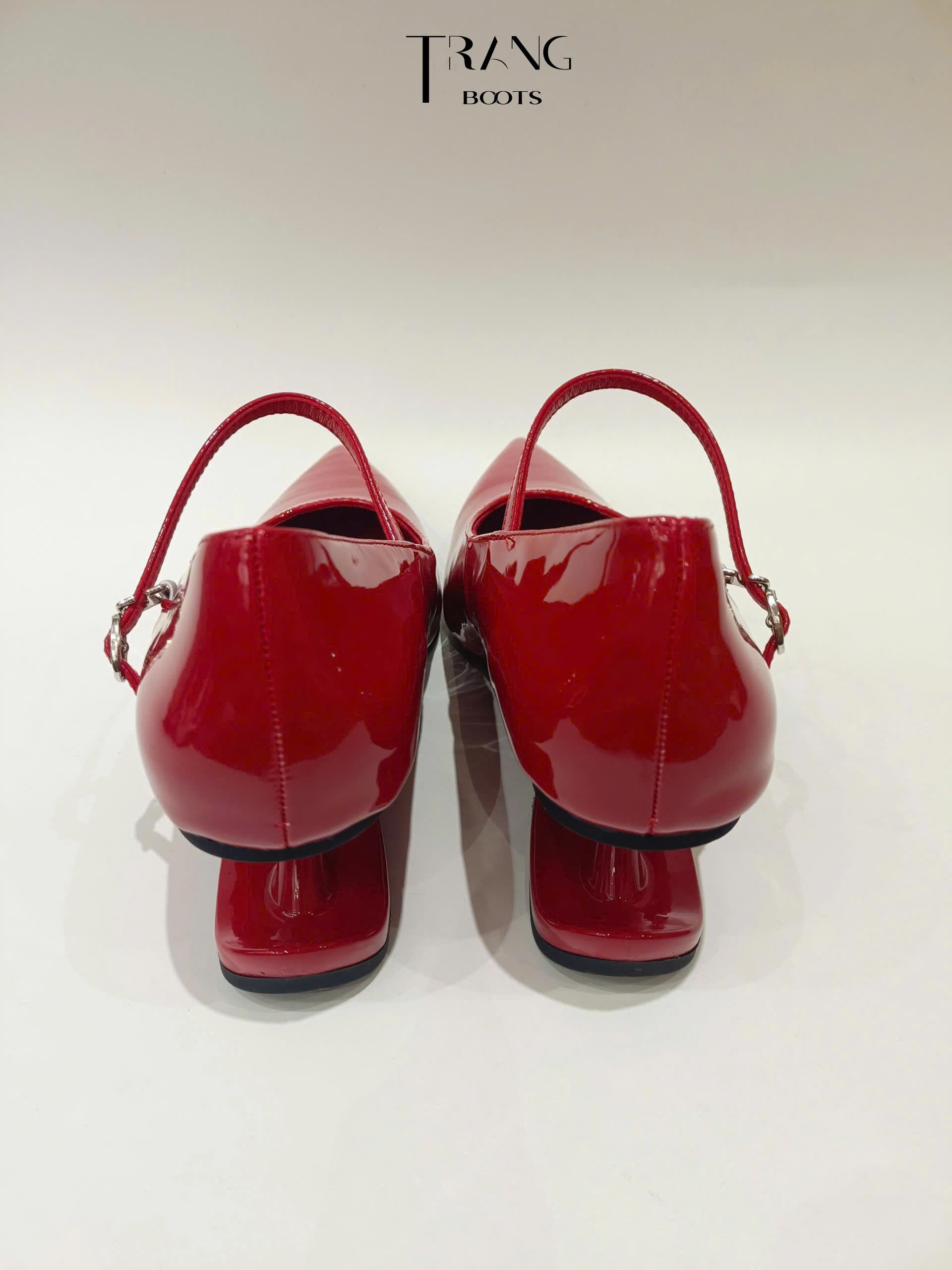 SILVER MIST- Élan Racing Muse Mary Jane mũi nhọn retro French chic – quai cài thanh mảnh, gót treo điêu khắc, form da cao cấp tôn dáng sang trọng.