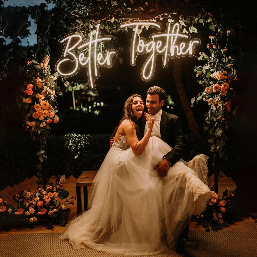 Đèn Led Neon Trang Trí Đám Cưới: Tạo Nét Độc Đáo và Lãng Mạn