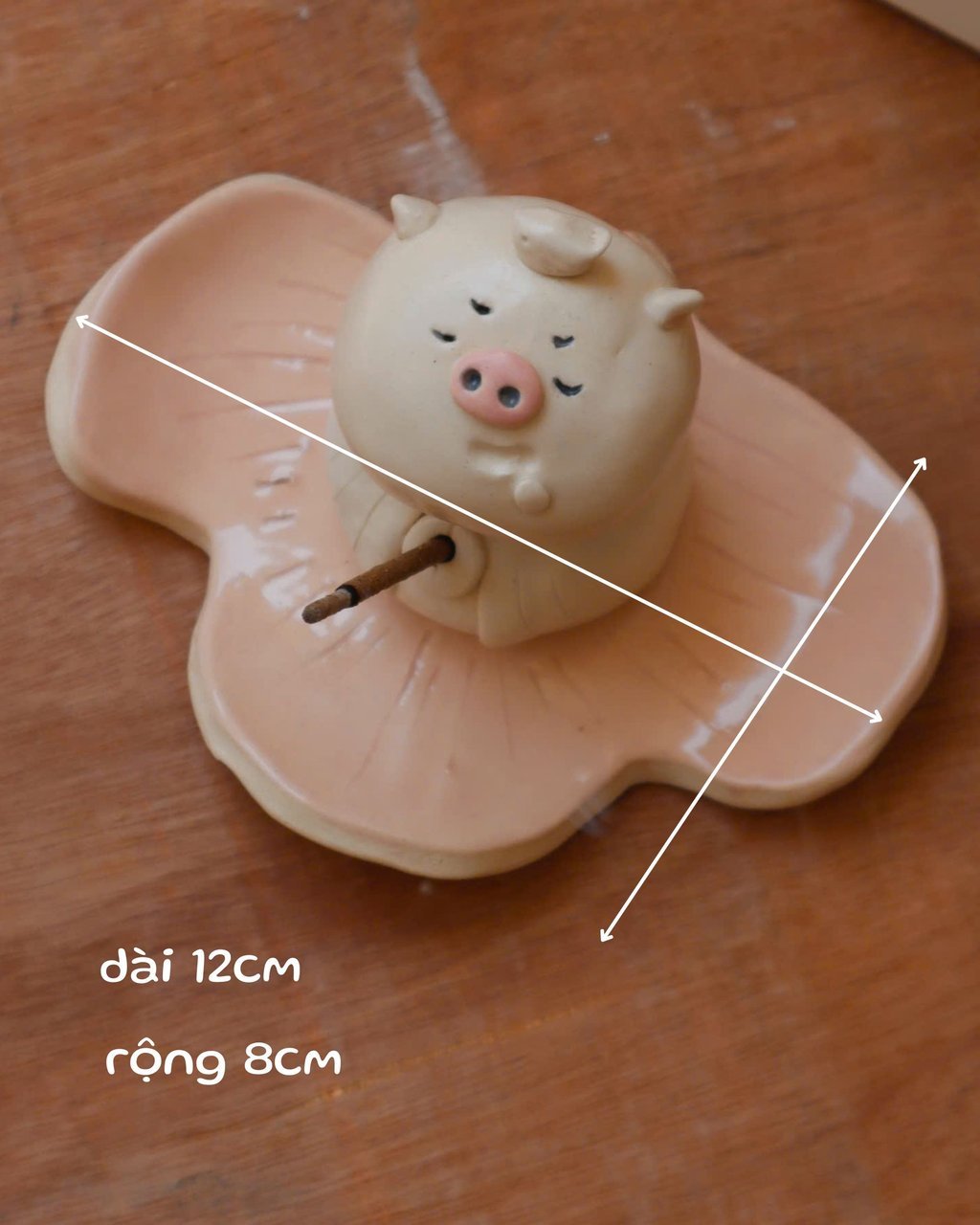 Đế cắm trầm "Heo thung dung"