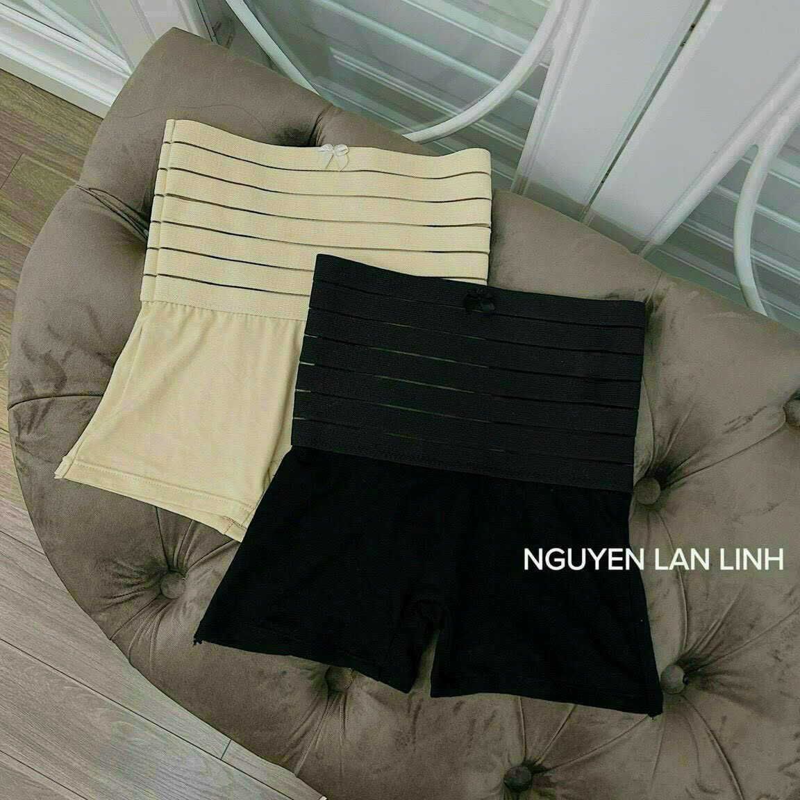 QUẦN GEN BỤNG DÁNG ĐÙI CẠP CAO KẺ NGANG