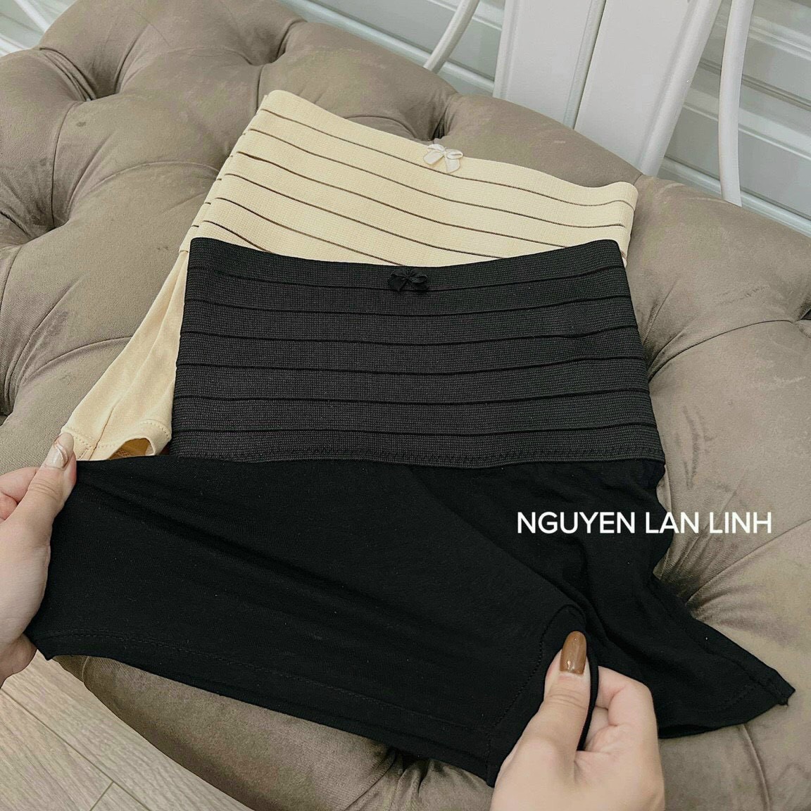 QUẦN GEN BỤNG DÁNG ĐÙI CẠP CAO KẺ NGANG