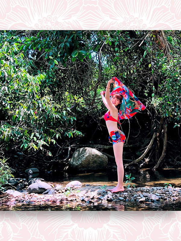 BỘ ĐỒ BƠI SẶC SỠ KÈM KHĂN CHOÀNG