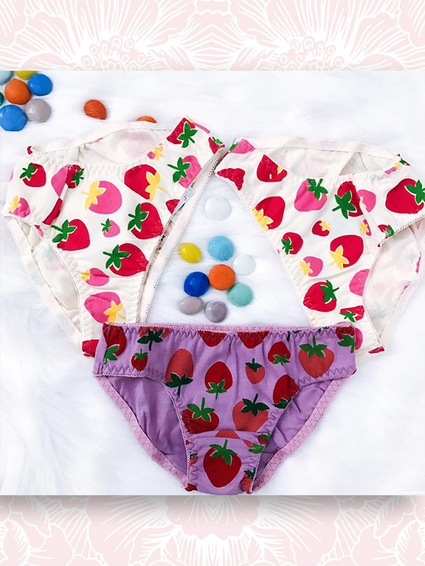 QUẦN CHIP BÉ GÁI HÌNH QUẢ DÂU SET 3 CÁI