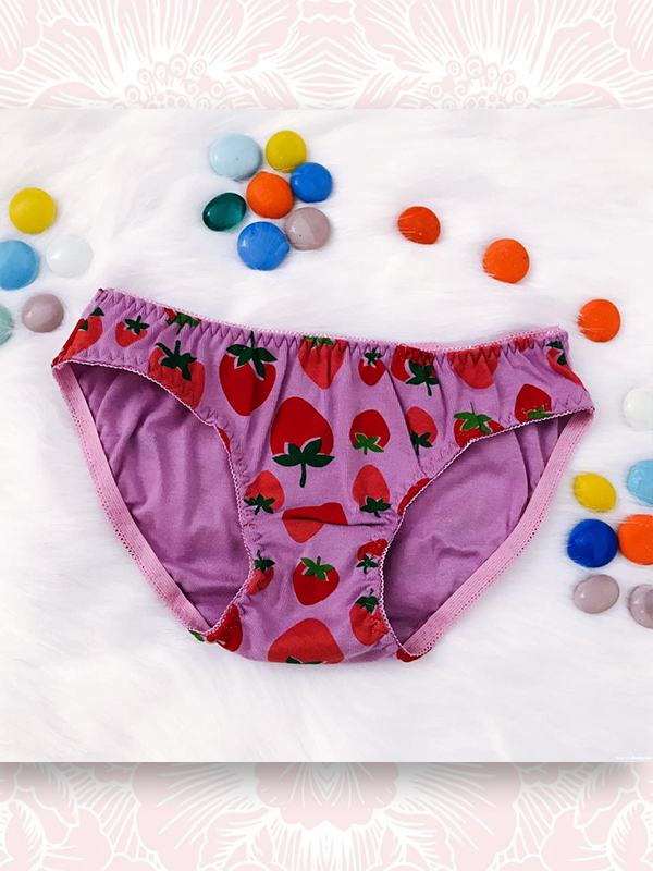 QUẦN CHIP BÉ GÁI HÌNH QUẢ DÂU SET 3 CÁI