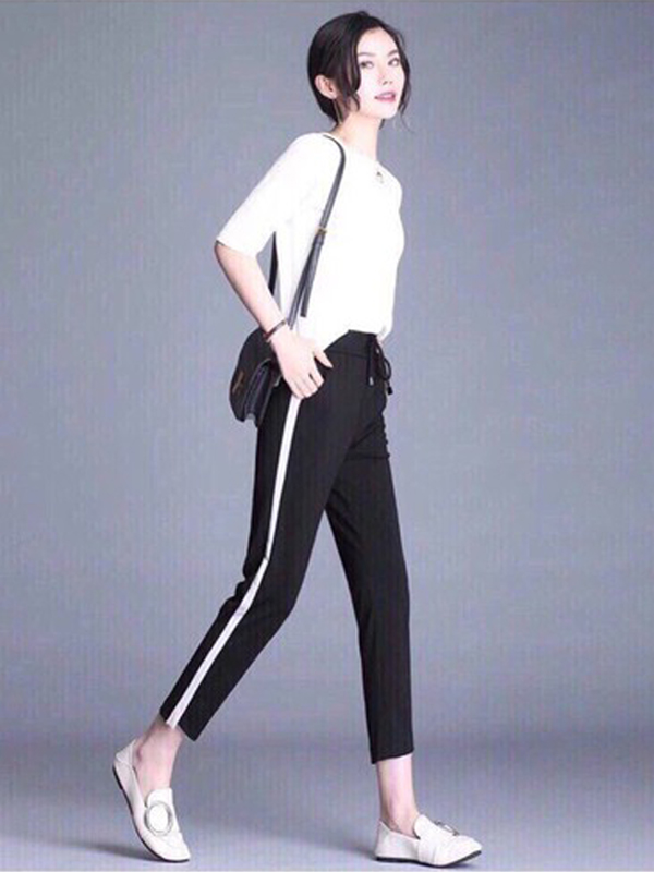 QUẦN LEGGING KẺ SỌC TRẮNG