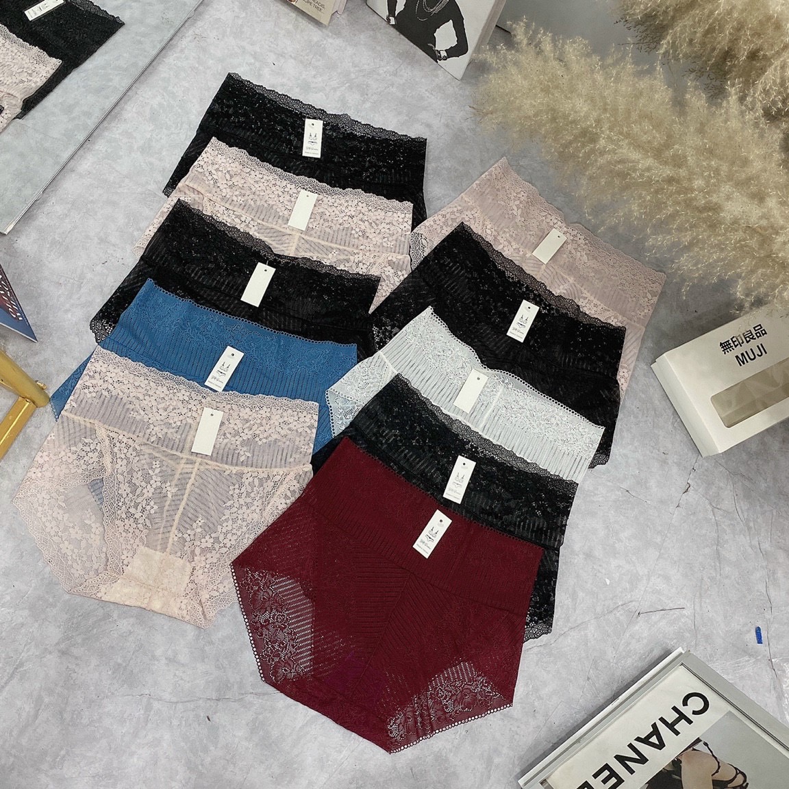 QUẦN REN MỎNG THÊU HOA