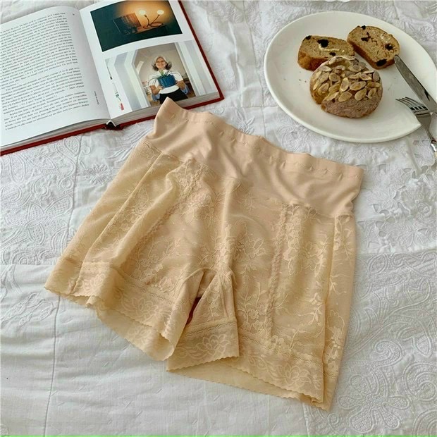 QUẦN MẶC TRONG VÁY SU REN HOA