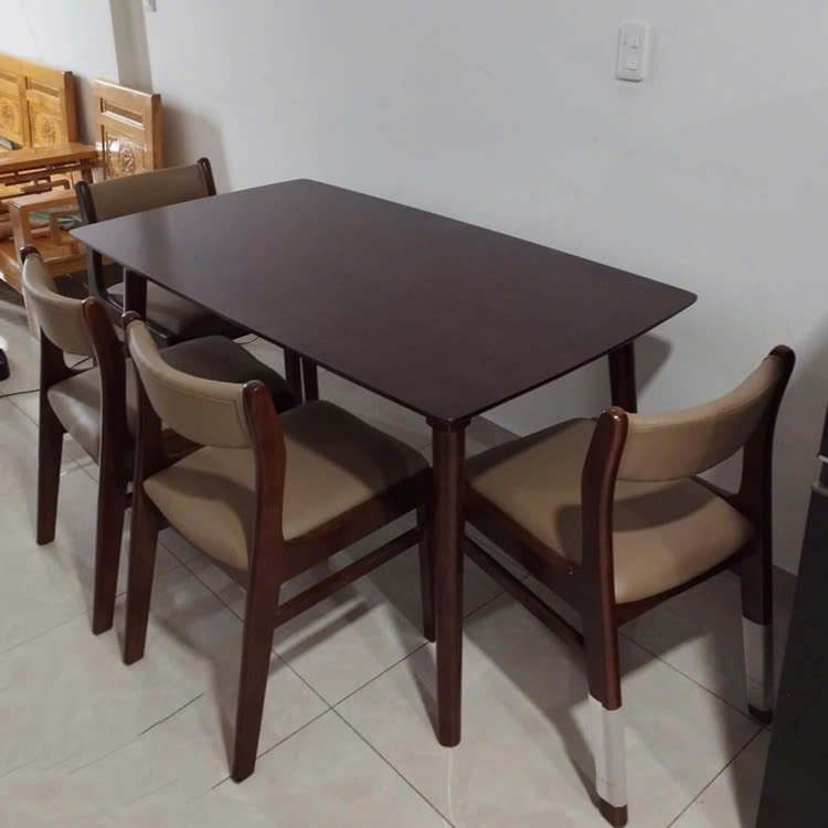 Bộ bàn ăn Bella 1m2 + 4 ghế