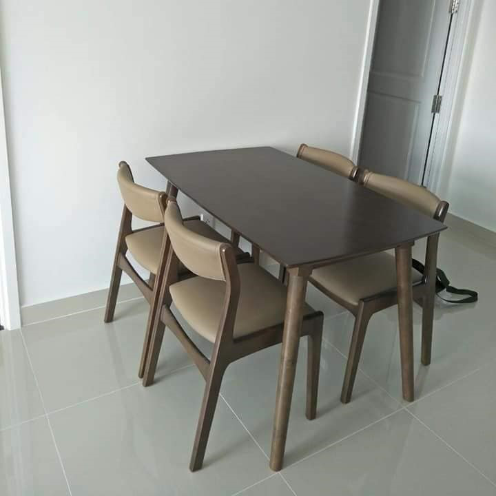 Bộ bàn ăn Bella 1m2 + 4 ghế