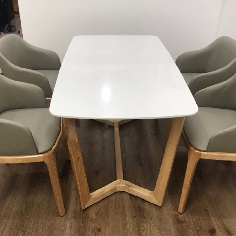 Bộ bàn ăn Concorde mặt đá + 4 ghế Grace có tay