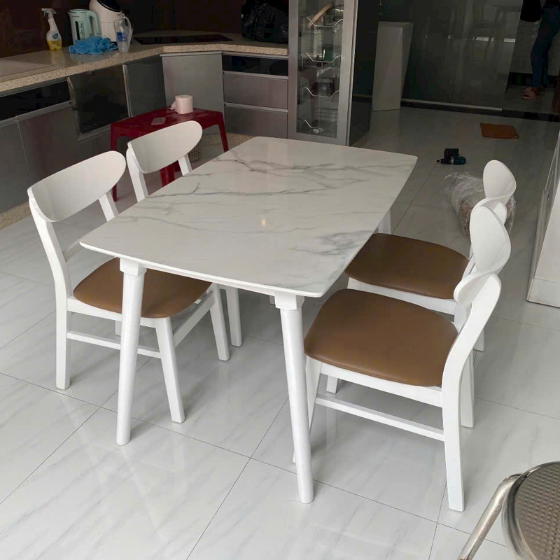 Bộ bàn ăn mặt giả vân đá + 4 ghế Mango