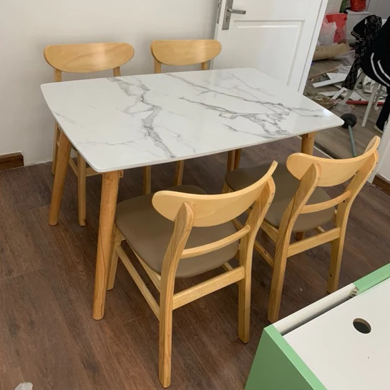 Bộ bàn ăn mặt giả vân đá + 4 ghế Mango