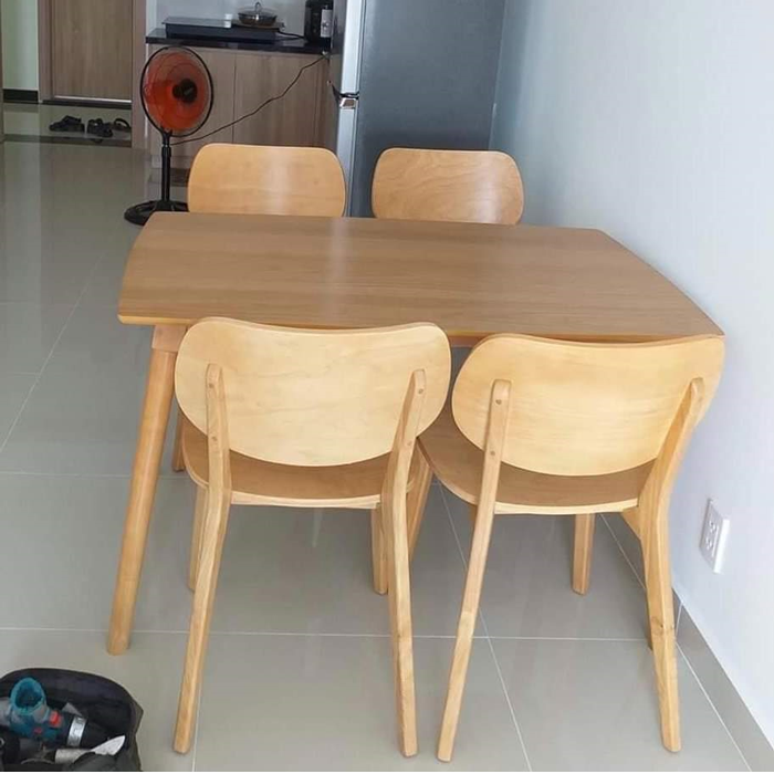 Bộ bàn ăn Venus 1m2 + 4 ghế
