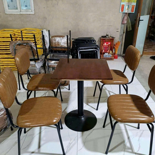 Bàn cafe chân sắt đế tròn
