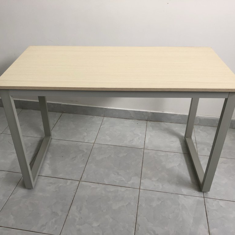 Bàn làm việc chân sắt chữ U