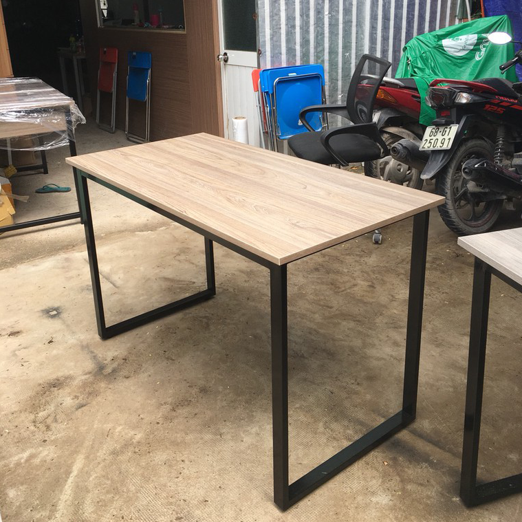 Bàn làm việc chân sắt chữ U